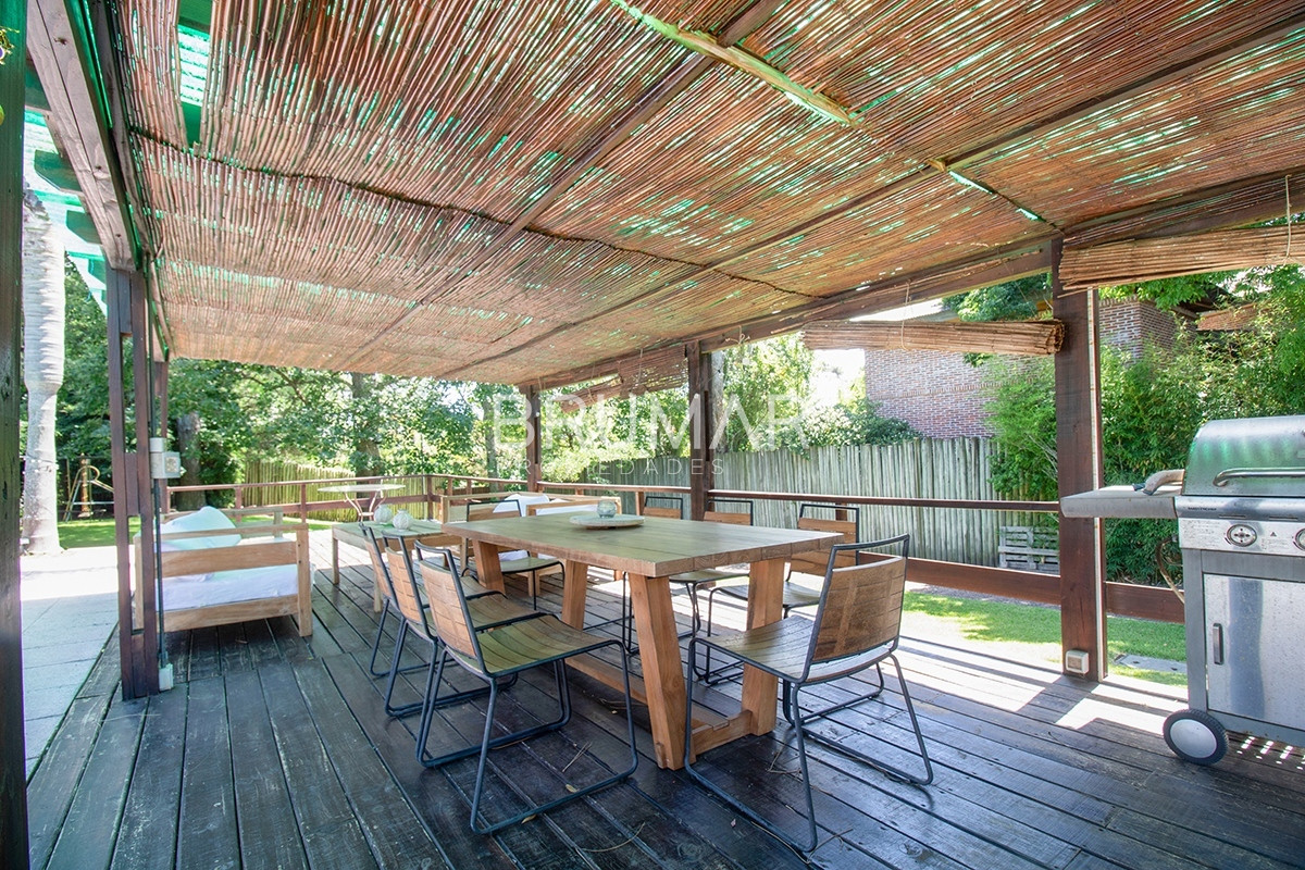 Casa ID.177 - Casa Venta 5 dormitorios Cantegril.
