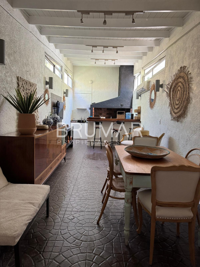 Casa ID.433 - Alquiler anual casa 5 dormitorios playa mansa 