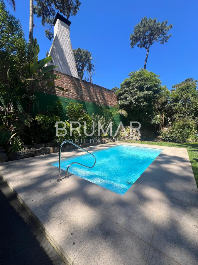 Casa ID.662 - Alquiler de verano playa mansa 4 dormitorios