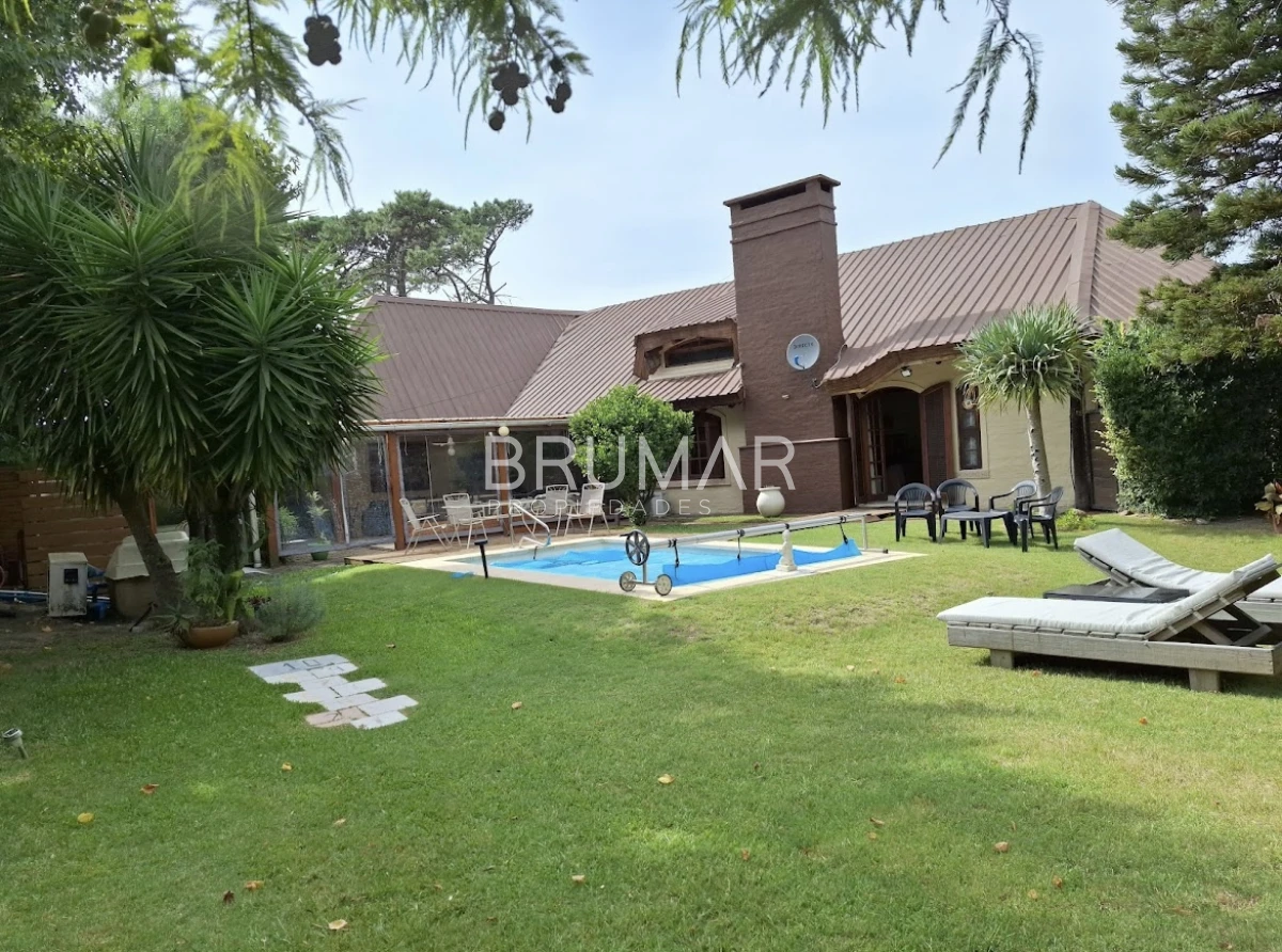 Casa ID.654 - Venta casa Beverly Hills 5 dormitorios