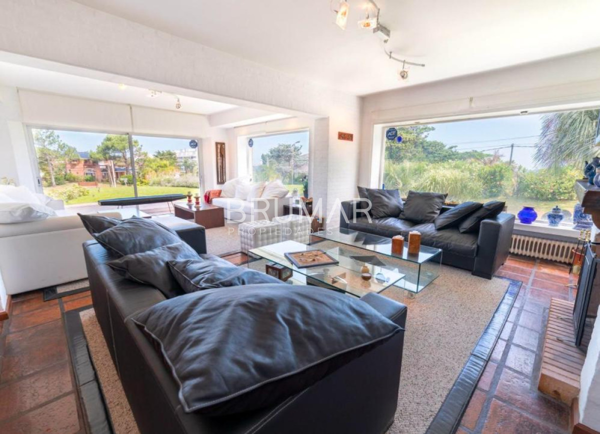 Casa ID.385 - Venta de casa 6 dormitorios a una cuadra del mar