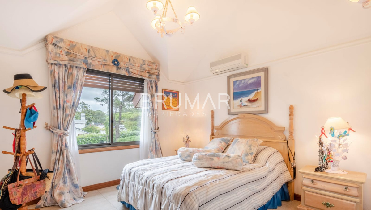 Casa ID.145 - Casa en venta 8 dormitorios en playa mansa