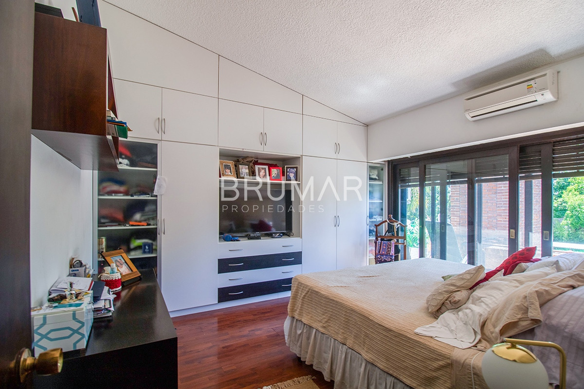 Casa ID.177 - Casa Venta 5 dormitorios Cantegril.