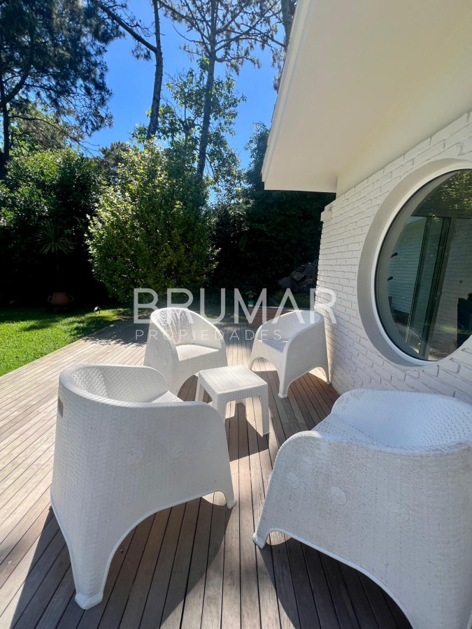 Casa ID.662 - Alquiler de verano playa mansa 4 dormitorios