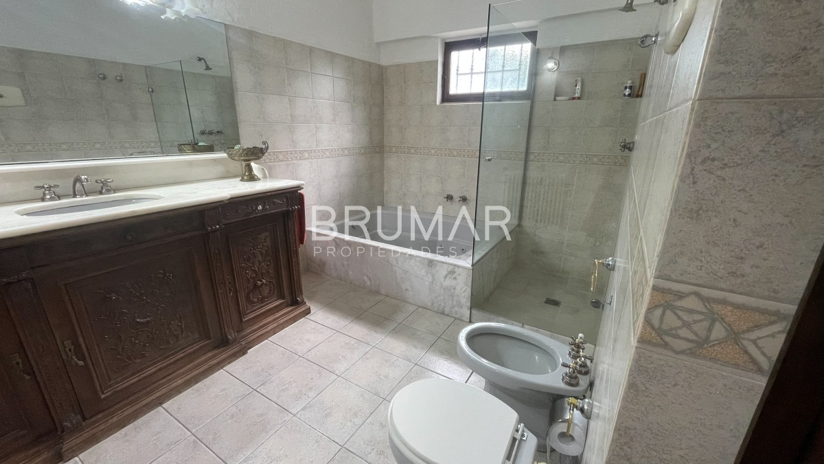 Casa ID.26 - Playa mansa a pasos del mar con parrillero amplio y piscina.