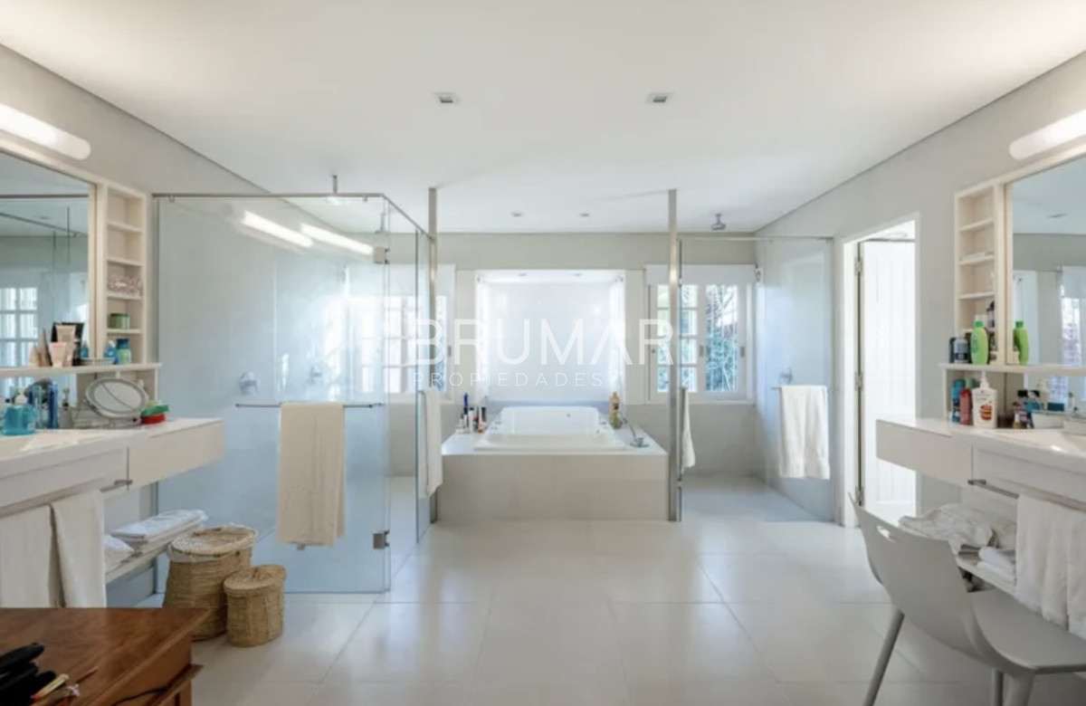 Casa ID.218 - Venta Mansión, Nueve Suites en Beverly Hills 
