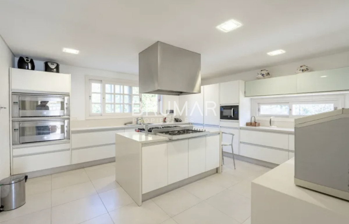 Casa ID.218 - Venta Mansión, Nueve Suites en Beverly Hills 