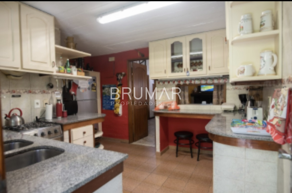 Casa ID.654 - Venta casa Beverly Hills 5 dormitorios