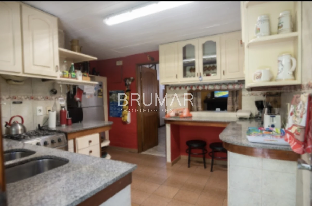 Casa ID.654 - Venta casa Beverly Hills 5 dormitorios