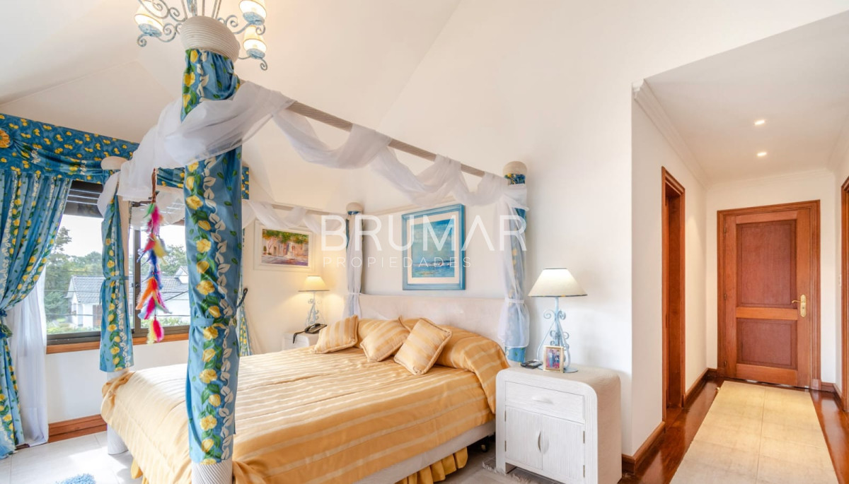 Casa ID.145 - Casa en venta 8 dormitorios en playa mansa