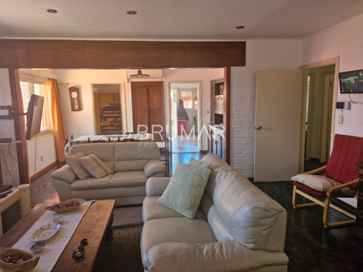 Casa ID.929 - CASA 3Dorm. PLAYA MANSA POCAS CUADRAS DEL MAR