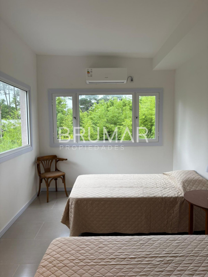 Casa ID.698 - Casa de 3 dormitorios y 3 baños en alquiler anual 