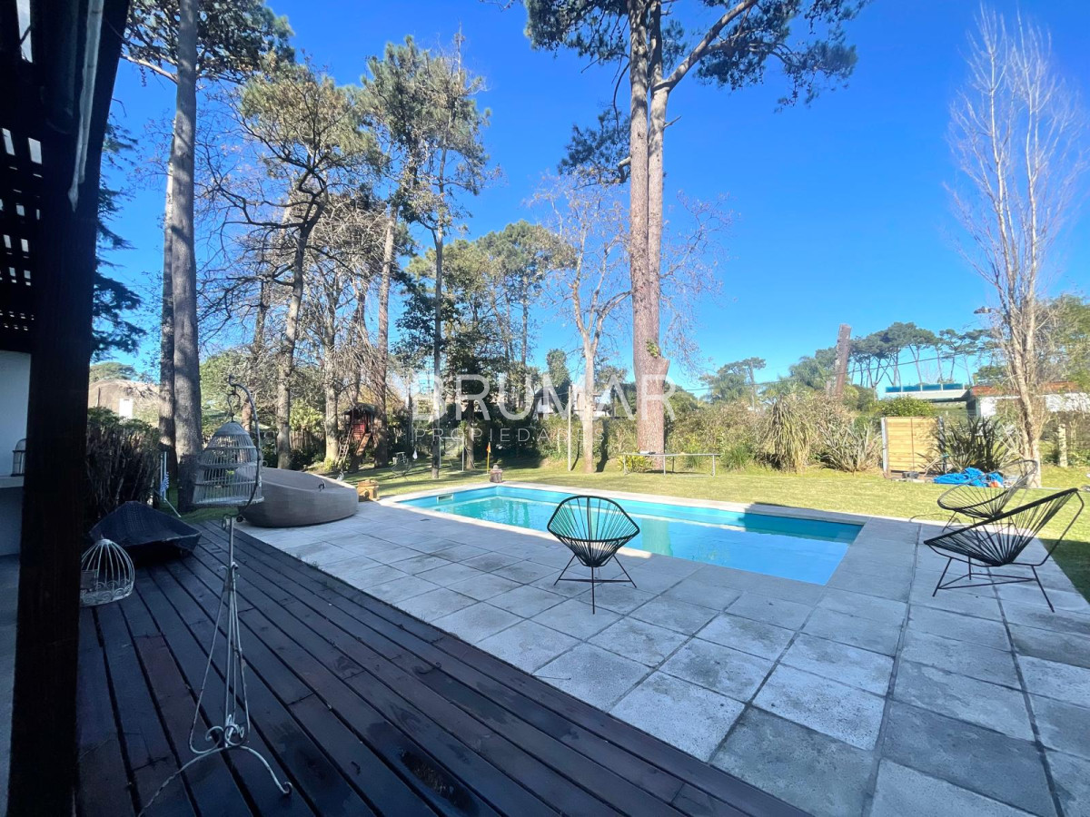 Casa ID.490 - Casa en Venta en Playa Mansa de tres Dormitorios 