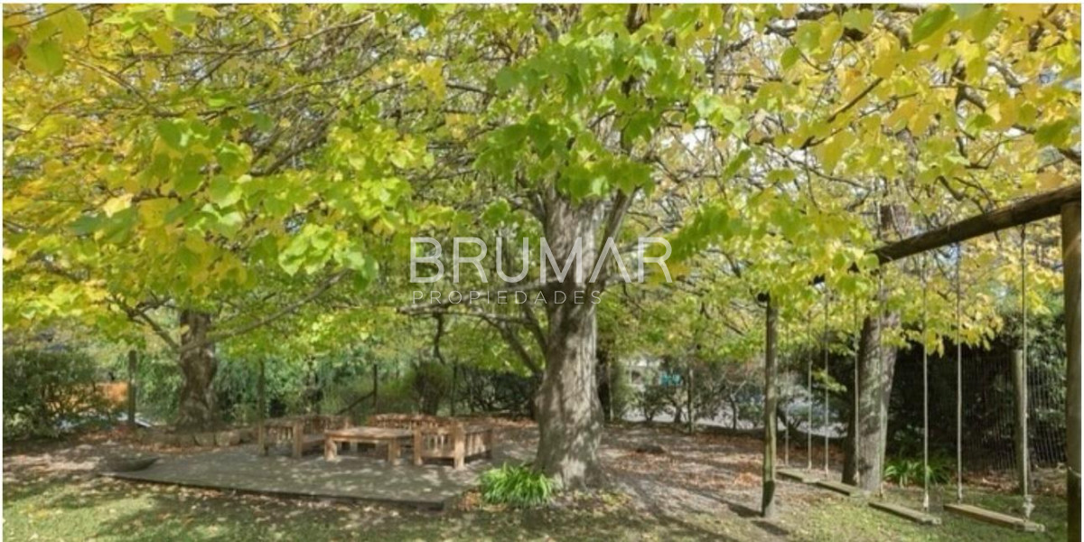Casa ID.148 - Venta de casa 4 dormitorios con piscina y parrillero con casa de huéspedes