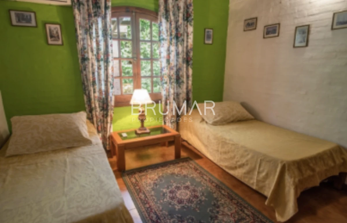 Casa ID.654 - Venta casa Beverly Hills 5 dormitorios