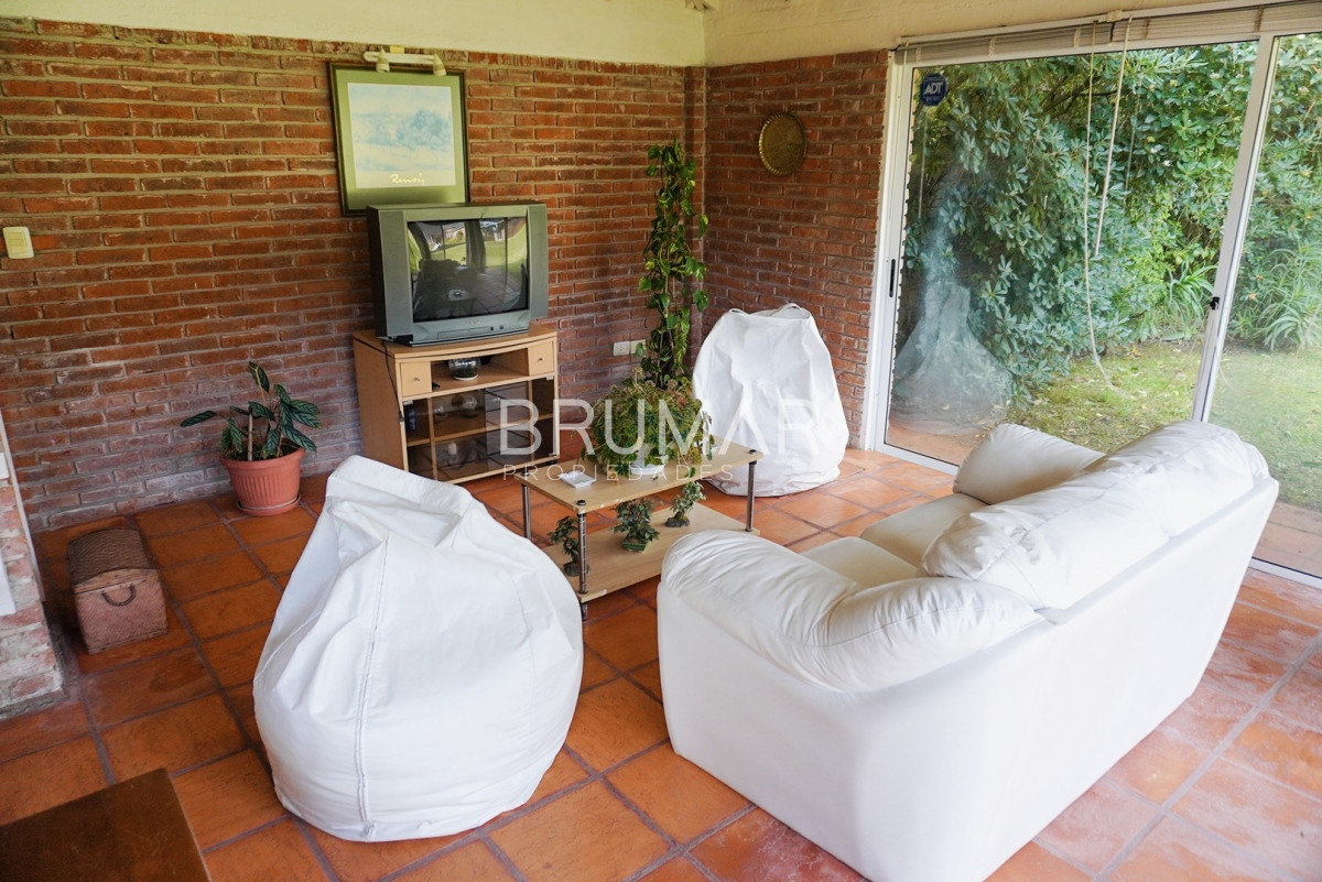 Casa ID.33 - Casa en zona exclusiva Cantegril, 4 dormitorios en suite, con excelente superficie.
