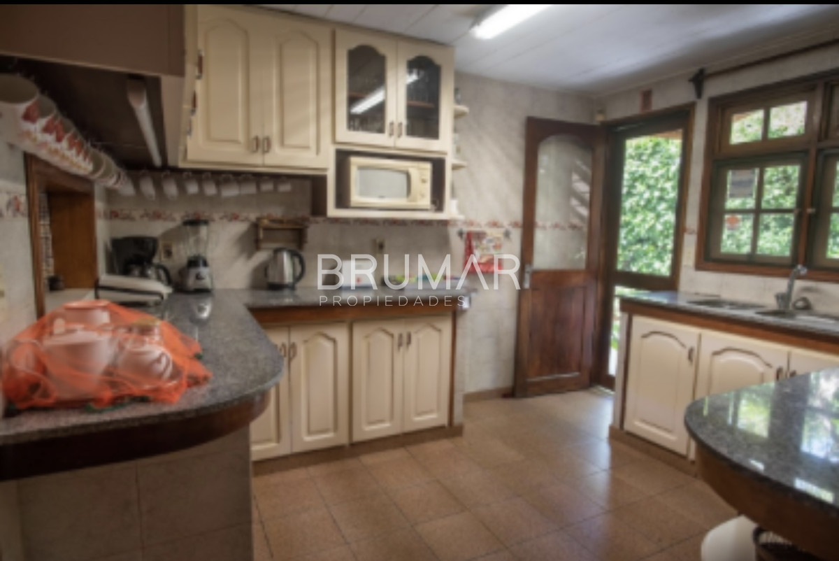 Casa ID.654 - Venta casa Beverly Hills 5 dormitorios