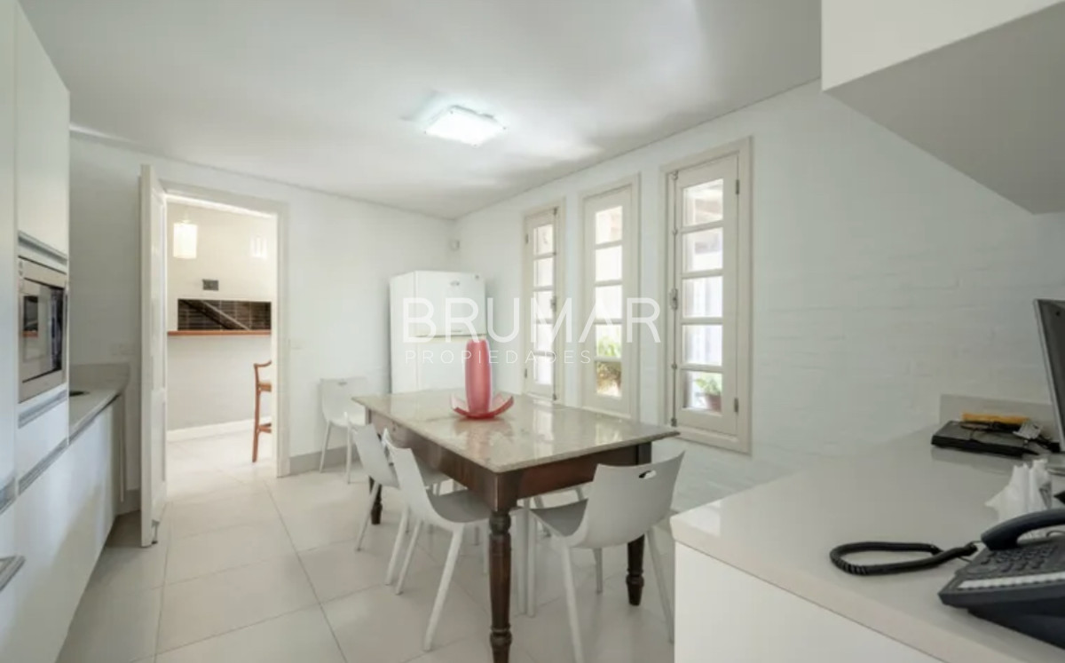 Casa ID.218 - Venta Mansión, Nueve Suites en Beverly Hills 
