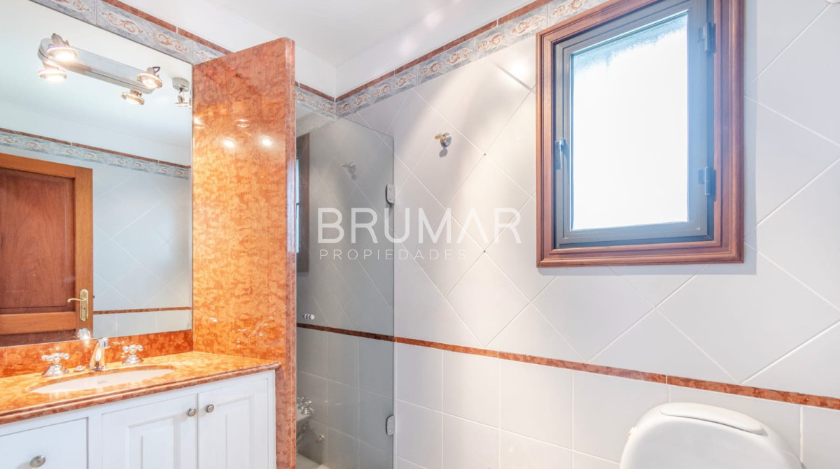 Casa ID.145 - Casa en venta 8 dormitorios en playa mansa