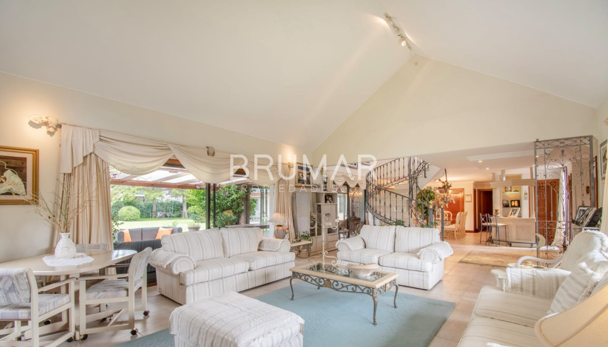 Casa ID.145 - Casa en venta 8 dormitorios en playa mansa