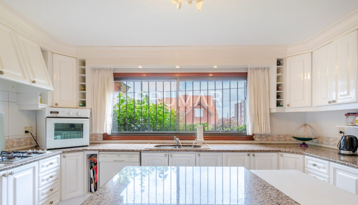 Casa ID.145 - Casa en venta 8 dormitorios en playa mansa