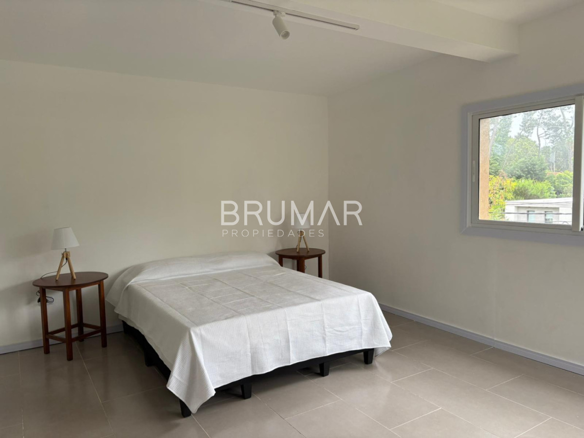 Casa ID.698 - Casa de 3 dormitorios y 3 baños en alquiler anual 