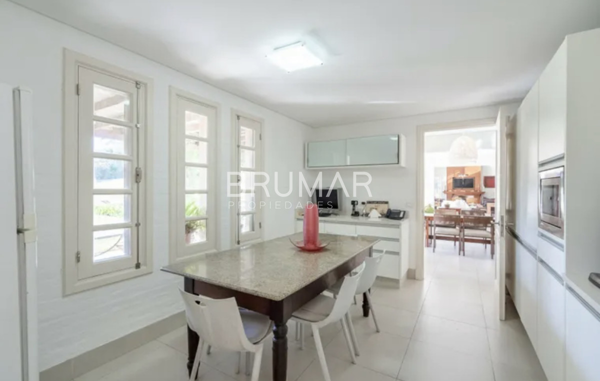 Casa ID.218 - Venta Mansión, Nueve Suites en Beverly Hills 