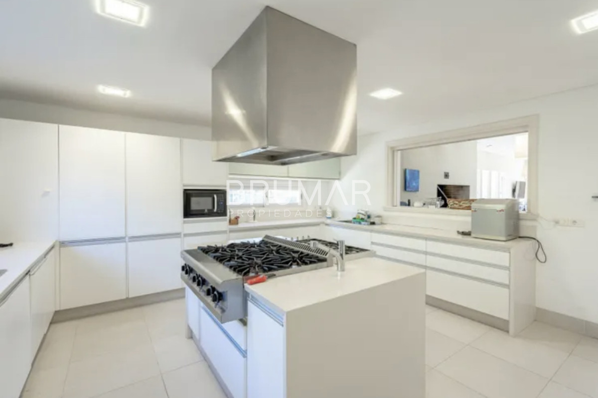 Casa ID.218 - Venta Mansión, Nueve Suites en Beverly Hills 