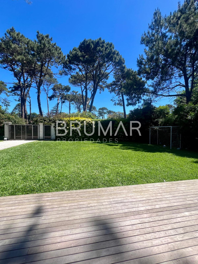 Casa ID.662 - Alquiler de verano playa mansa 4 dormitorios