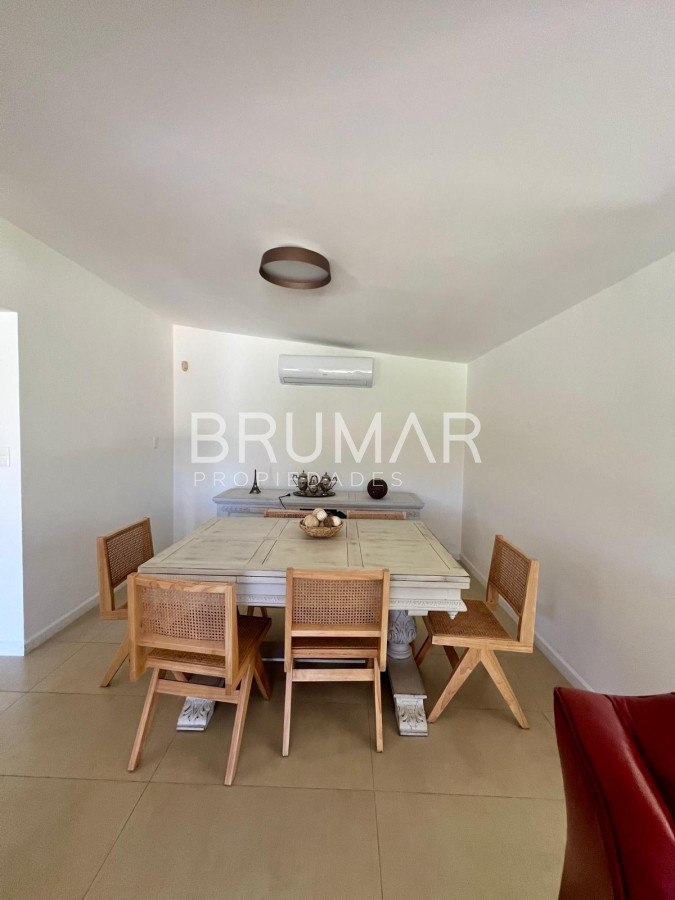 Casa ID.662 - Alquiler de verano playa mansa 4 dormitorios