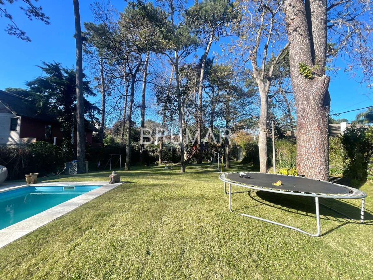 Casa ID.490 - Casa en Venta en Playa Mansa de tres Dormitorios 