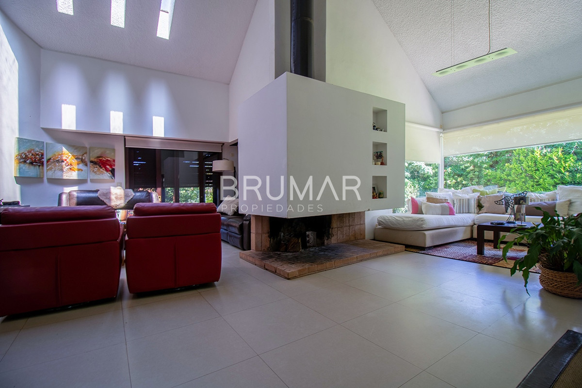 Casa ID.177 - Casa Venta 5 dormitorios Cantegril.
