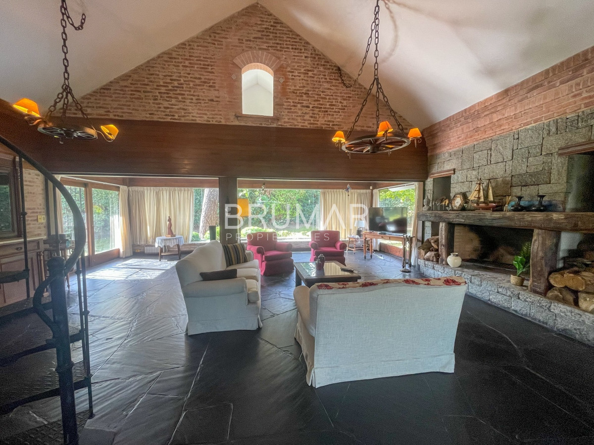 Casa ID.26 - Playa mansa a pasos del mar con parrillero amplio y piscina.