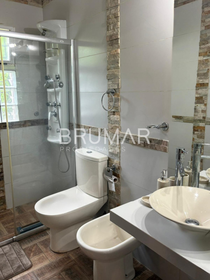 Casa ID.698 - Casa de 3 dormitorios y 3 baños en alquiler anual 