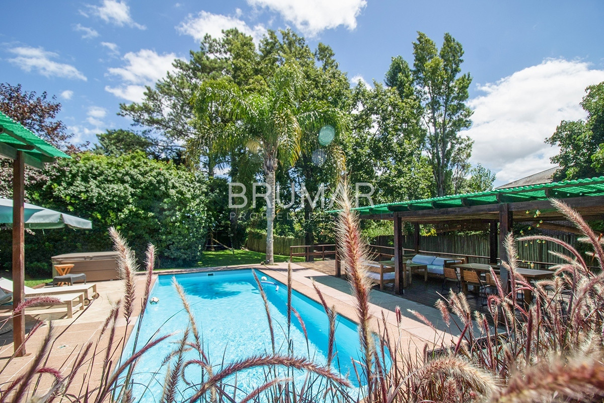 Casa ID.177 - Casa Venta 5 dormitorios Cantegril.