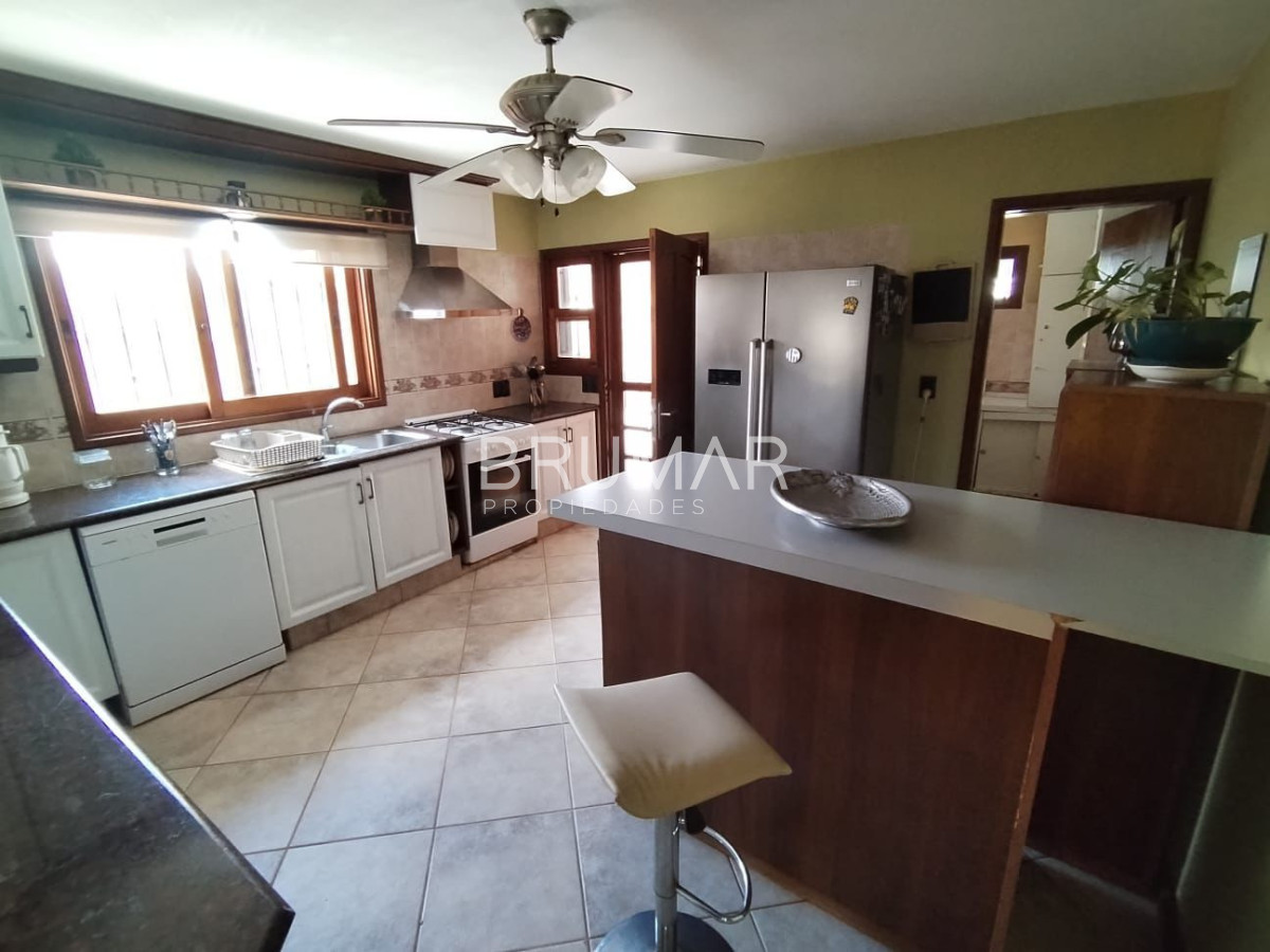 Casa ID.942 - Casa playa mansa 4dorm. 4 baños. Piscina climatizada, etc