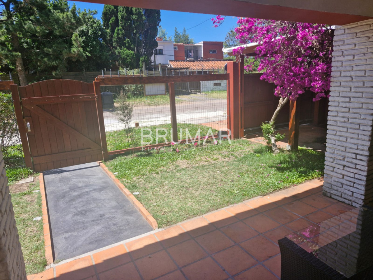 Casa ID.929 - CASA 3Dorm. PLAYA MANSA POCAS CUADRAS DEL MAR