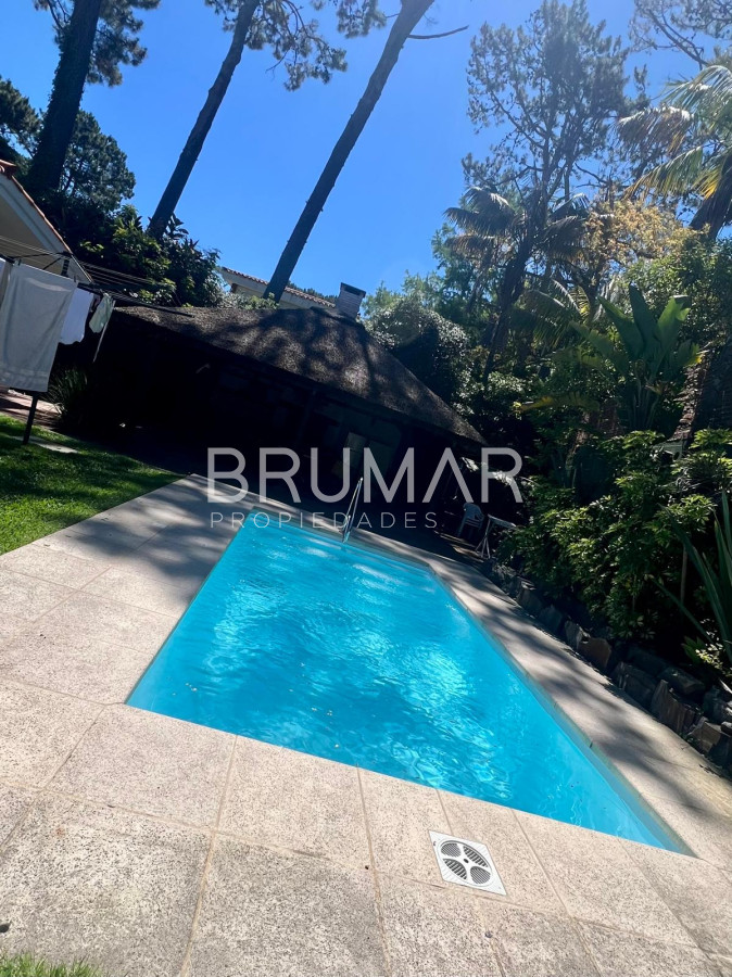 Casa ID.662 - Alquiler de verano playa mansa 4 dormitorios