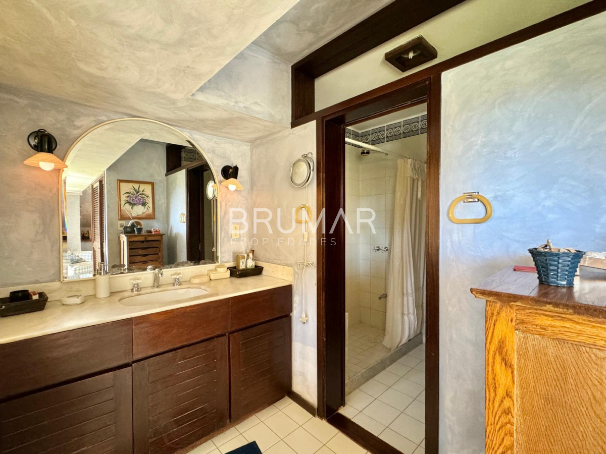 Casa ID.438 - Casa en venta de siete dormitorios en Punta del Este