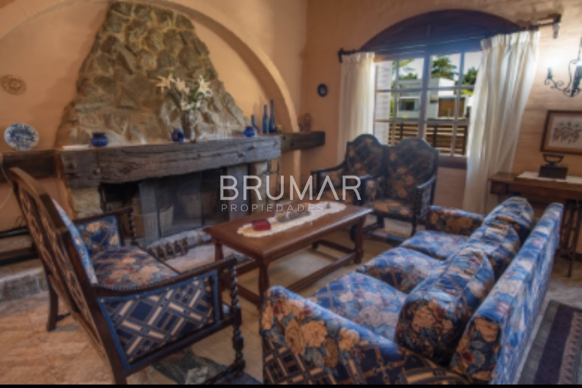 Casa ID.654 - Venta casa Beverly Hills 5 dormitorios