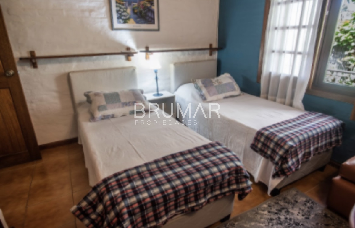 Casa ID.654 - Venta casa Beverly Hills 5 dormitorios