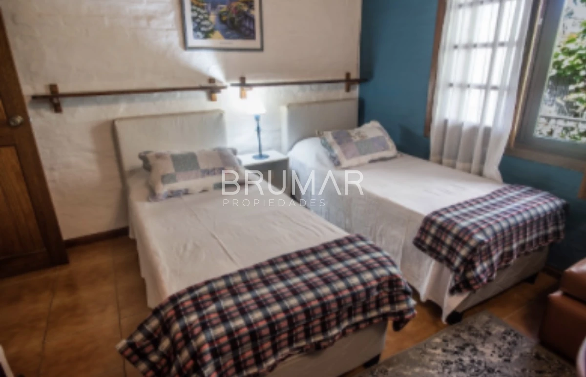 Casa ID.654 - Venta casa Beverly Hills 5 dormitorios