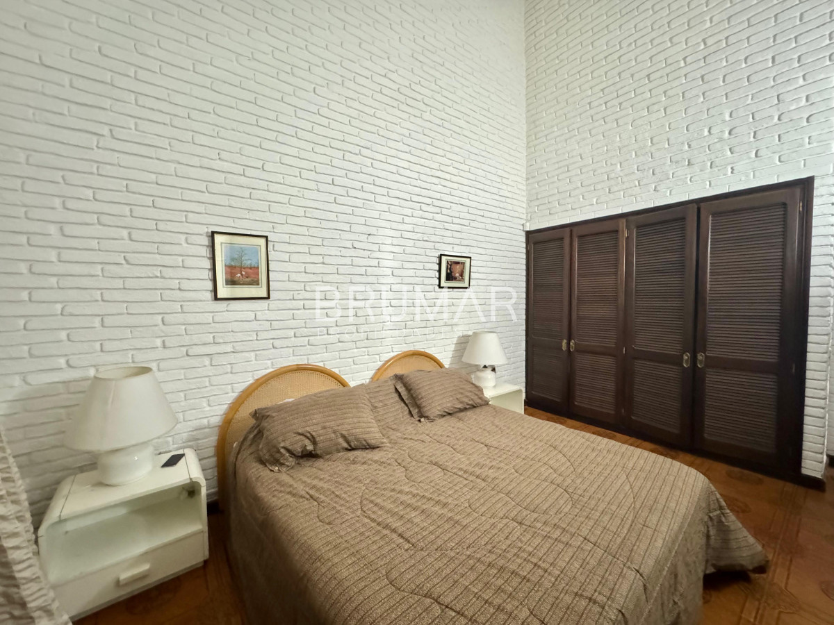 Casa ID.417 - Venta de casa de cuatro dormitorios Playa Mansa