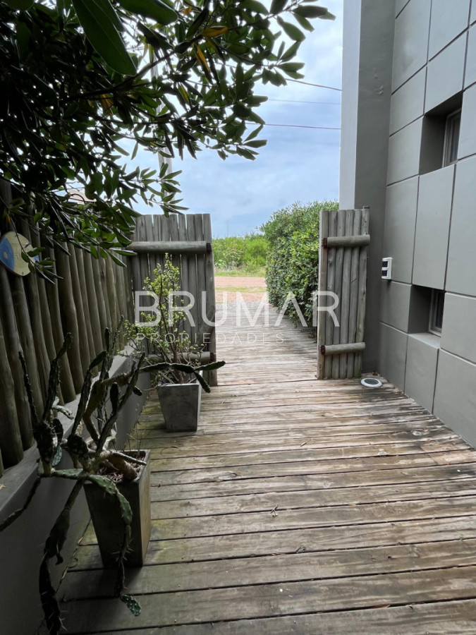 Casa ID.736 - Venta, Casa Primera Línea al Océano.