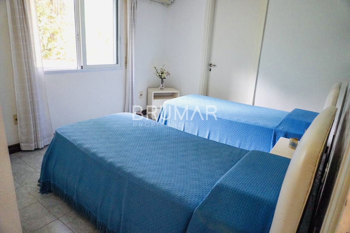 Casa ID.33 - Casa en zona exclusiva Cantegril, 4 dormitorios en suite, con excelente superficie.