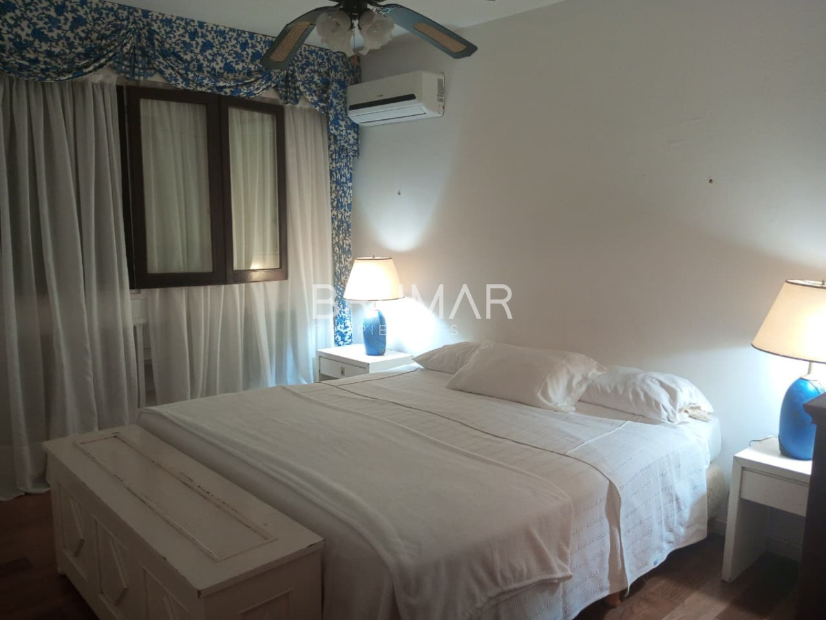 Casa ID.776 - Alquiler playa mansa casa capacidad para 12 personas