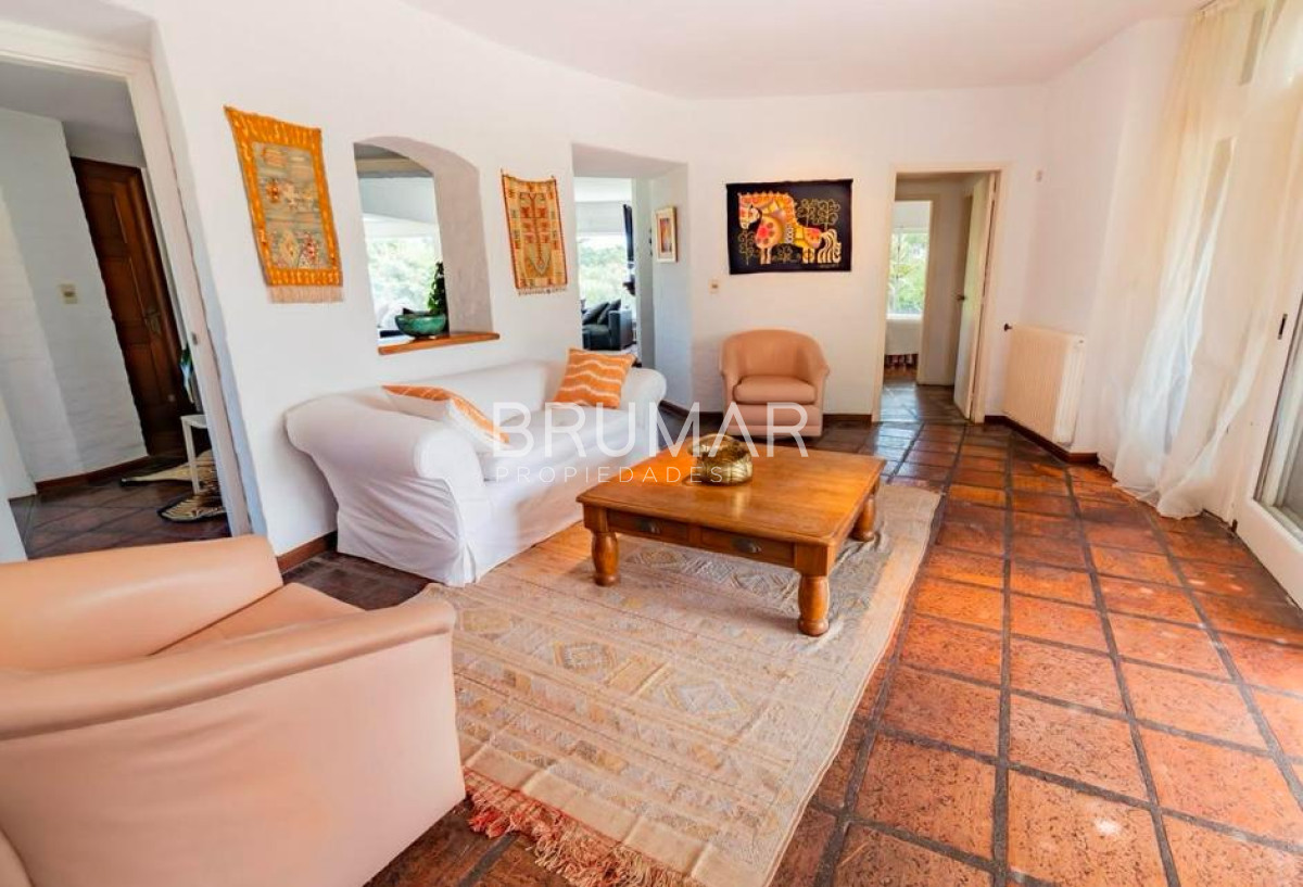 Casa ID.385 - Venta de casa 6 dormitorios a una cuadra del mar