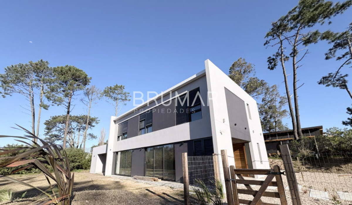 Casa ID.960 - Alquiler anual 3 dormitorios sin muebles 