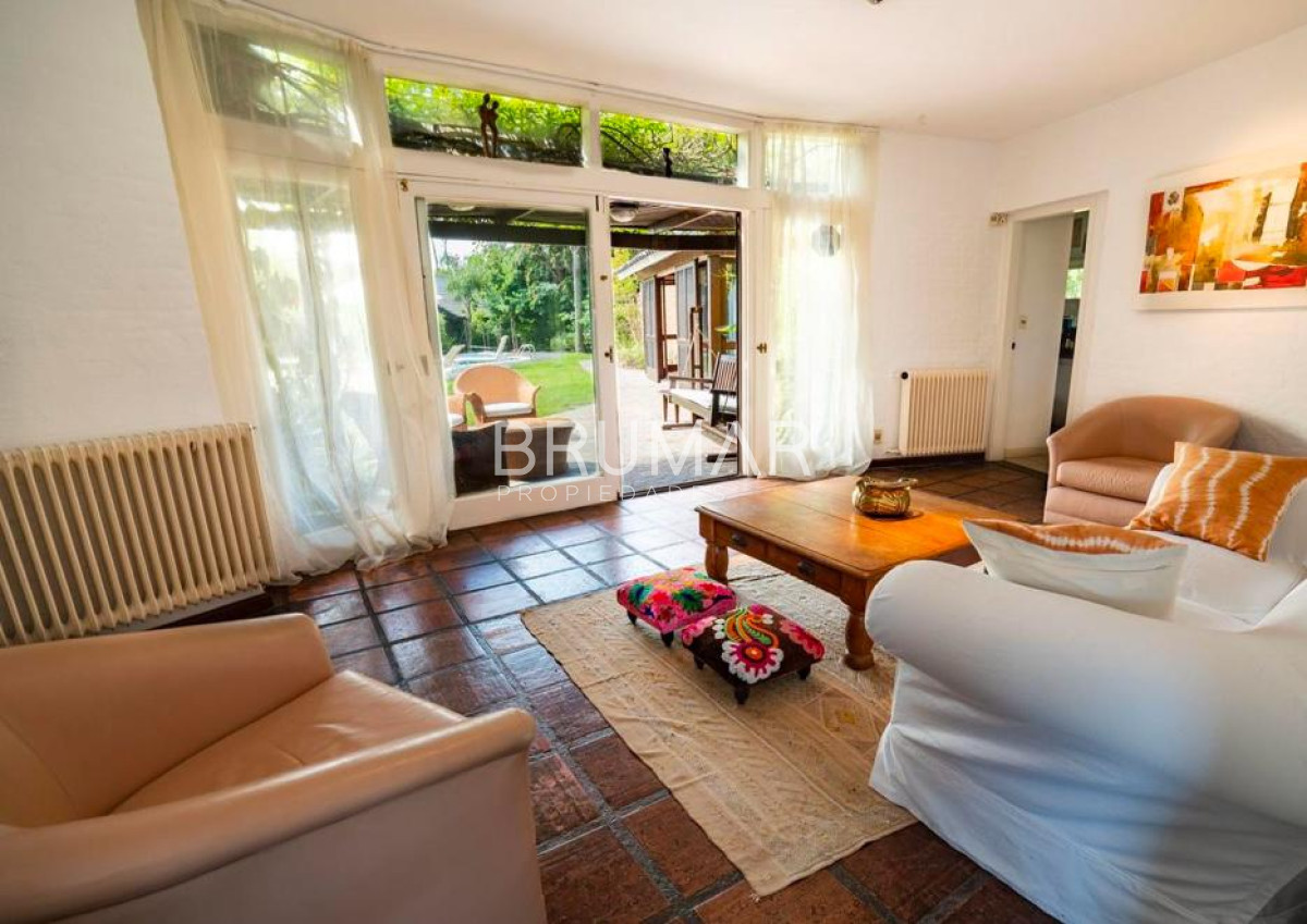 Casa ID.385 - Venta de casa 6 dormitorios a una cuadra del mar