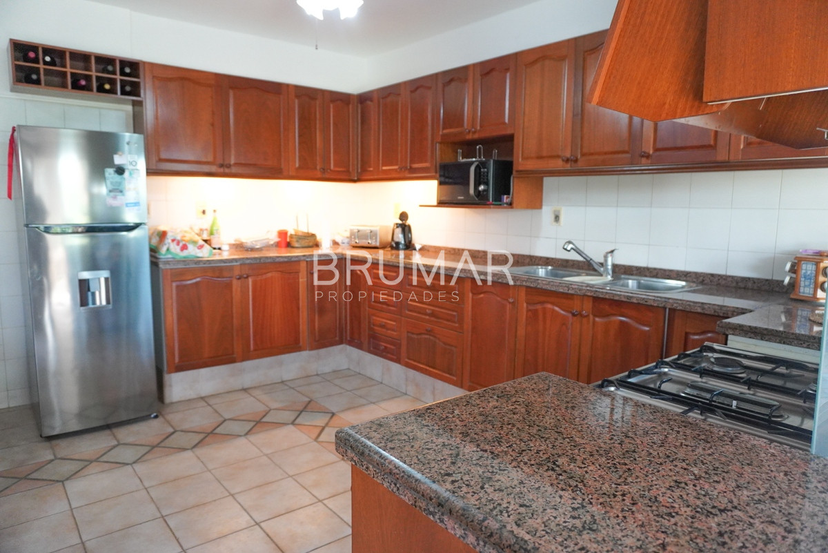 Casa ID.26 - Playa mansa a pasos del mar con parrillero amplio y piscina.
